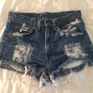UO cute distressed high waisted Levi shorts!