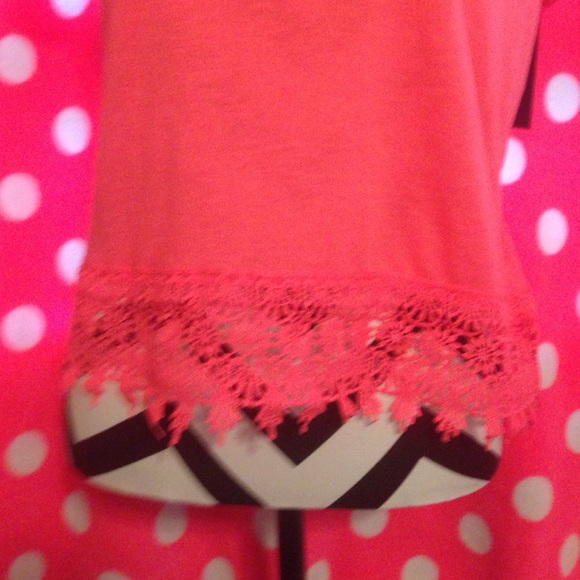 🆕🎀Pink top with crochet🎀size medium - Picture 2 of 4