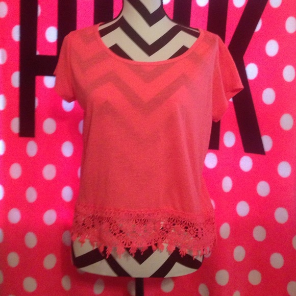 🆕🎀Pink top with crochet🎀size medium - Picture 3 of 4