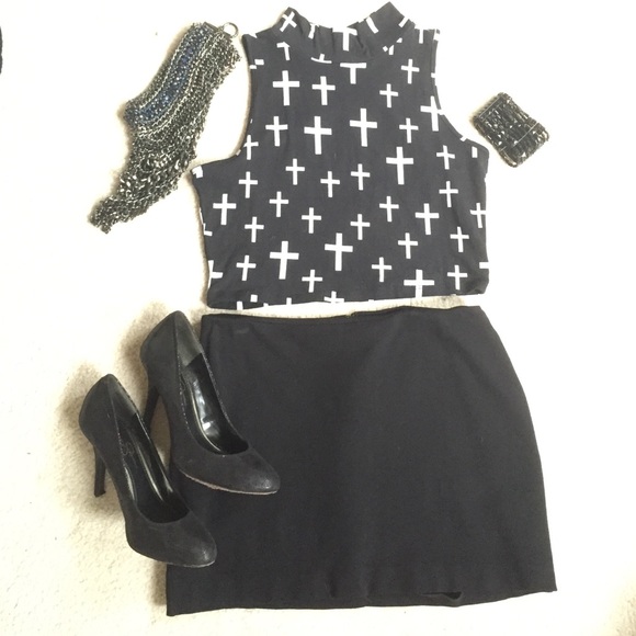 Cross crop top 💀💀💀