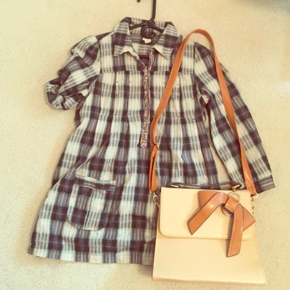 🎀 Adorable faux leather tote with Bow 🎀