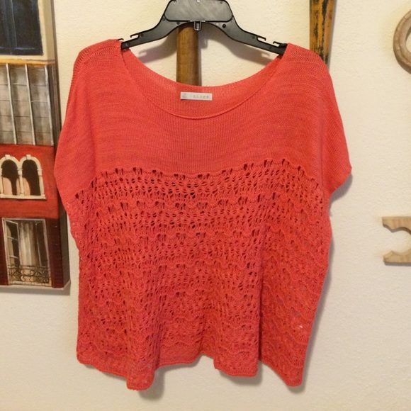 Hinge Crochet Top - Picture 1 of 3