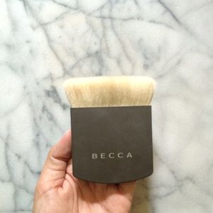 Becca The One Perfecting Brush