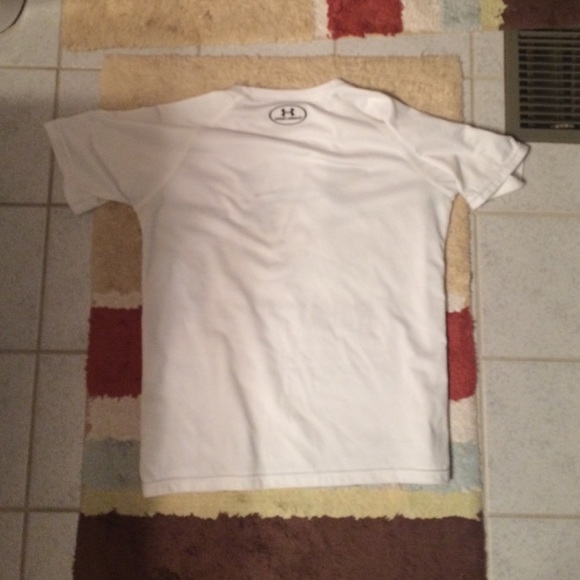 White under armor shirt - Picture 3 of 3