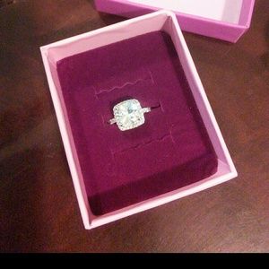 Cubic zirconia ring engagement style