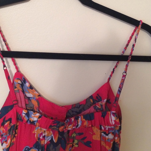 Hot pink spiral strapped shirts - Picture 3 of 3