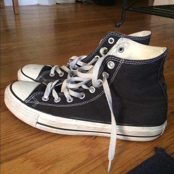 Used converse size 8.5-9