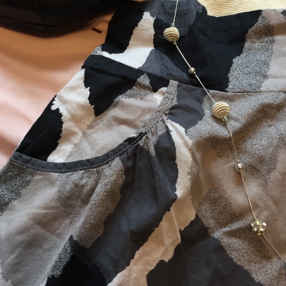 🚫 SOLD 🚫Different shades of grey and black skirt - Picture 2 of 4