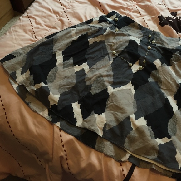 🚫 SOLD 🚫Different shades of grey and black skirt - Picture 4 of 4