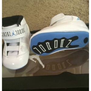 Legend blue 11s size 1c (DS)