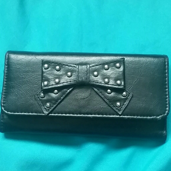 A black studded bow wallet - Picture 1 of 3