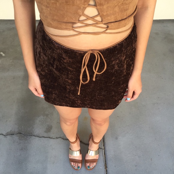 Velvet like brown textured skirt