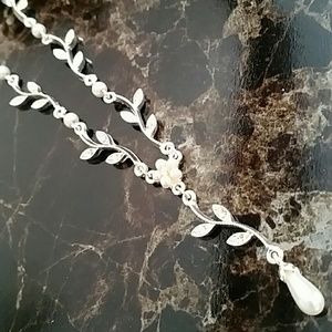 FLORAL COSTUME JEWELRY NECKLACE