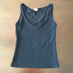 🚫SOLD🚫🎁v-neck tank