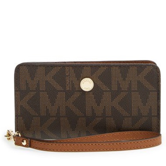 Michael Kors Clutches & Wallets - SOLD 💯Authentic Michael Kors Slim Tech Wristlet