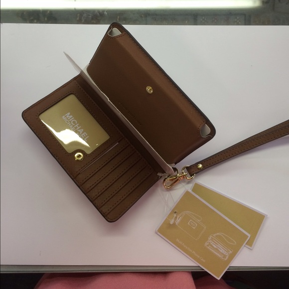 SOLD 💯Authentic Michael Kors Slim Tech Wristlet - Picture 2 of 2