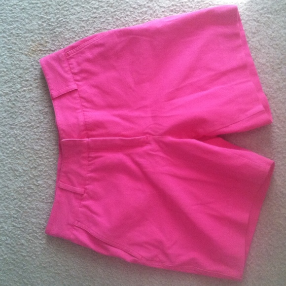 Lilly Pulitzer hot pink 6 inch shorts