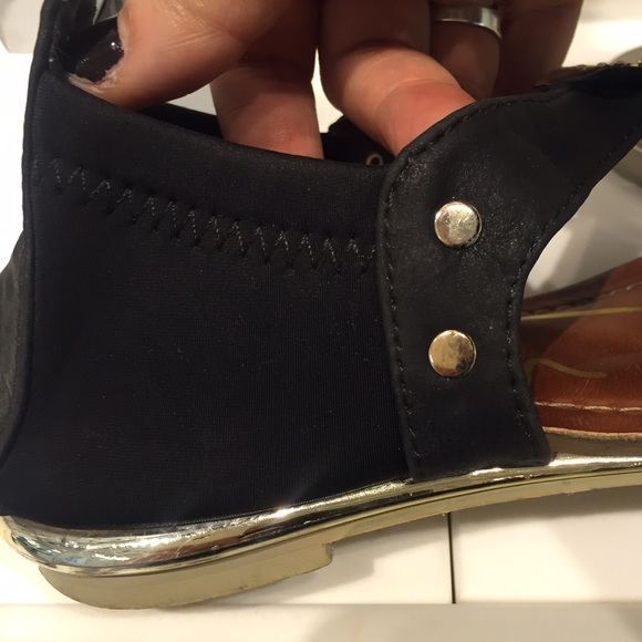 SOLD Beautiful Black sandals with gold leaf - Picture 2 of 4