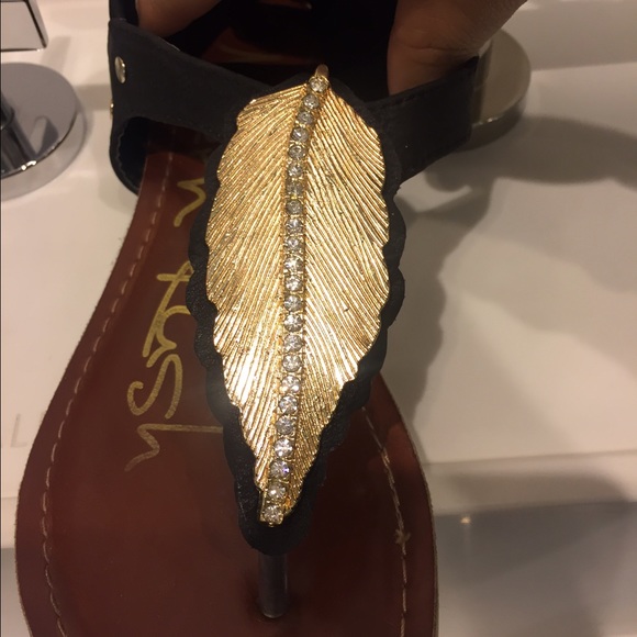 SOLD Beautiful Black sandals with gold leaf - Picture 3 of 4