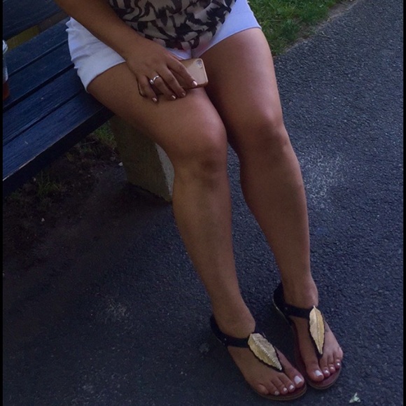 SOLD Beautiful Black sandals with gold leaf - Picture 4 of 4