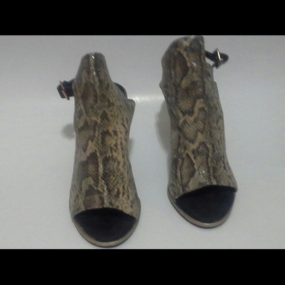 Kelis Diggle faux Snakeskin leather sz 10 heels - Picture 1 of 3