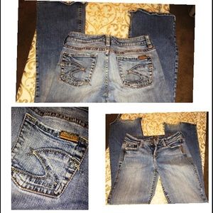 Silver buckle jeans ☺️