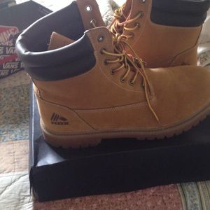 Never worn, great shoe