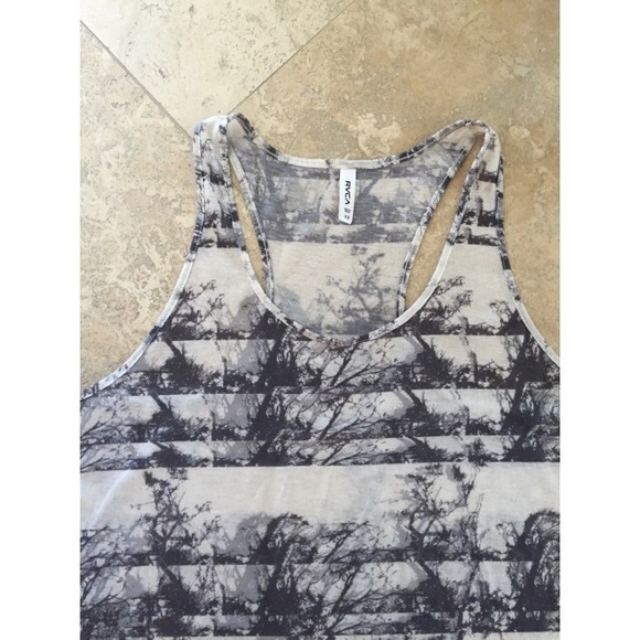 RVCA Asymetrical Shirt Size XS - Picture 2 of 3