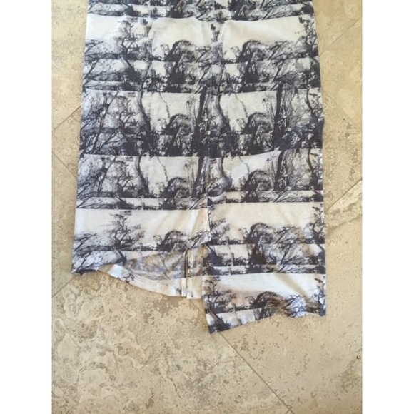 RVCA Asymetrical Shirt Size XS - Picture 3 of 3