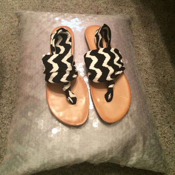 Dirty laundry Shoes - Black and white strappy sandals