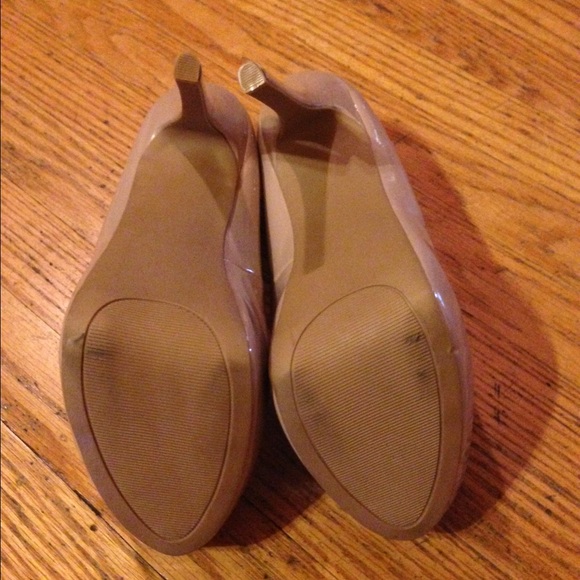 🎉SALE Today Only🎉 NUDE COLOR PUMPS - Picture 3 of 4