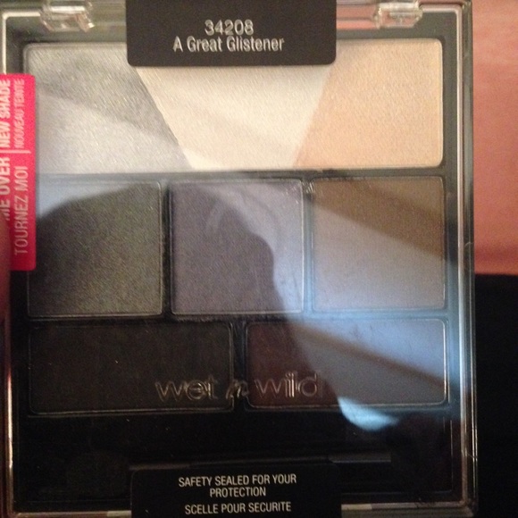 Brand new sealed LE wet wild icon shadow