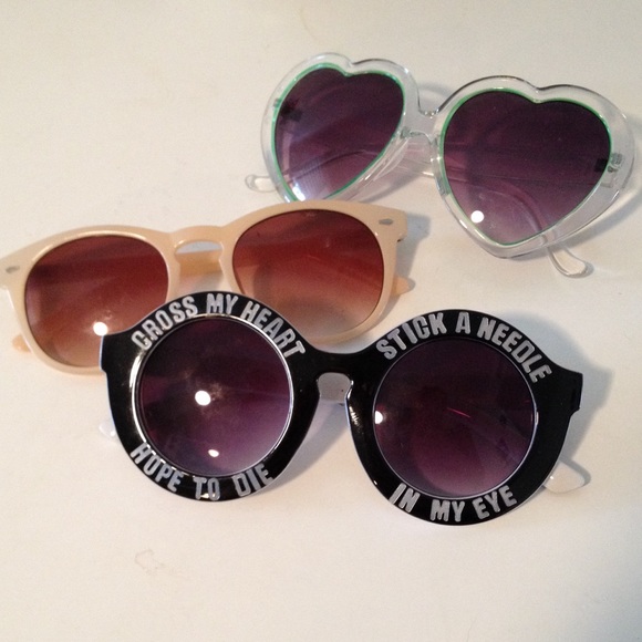 Wildfox Accessories - 👓sunglasses cheap bundle👓