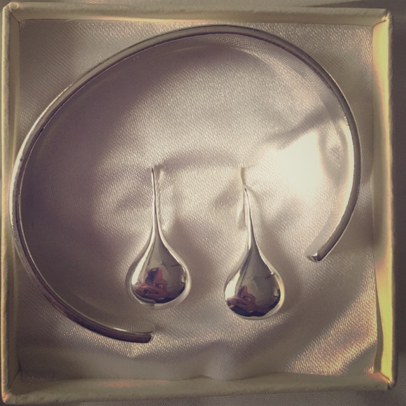 Sterling silver jewelry earrings and bracelet