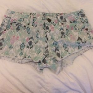 American Eagle patterned shorts