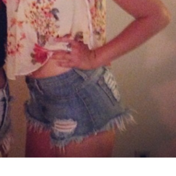 🚫 SOLD 🚫High Waisted Shorts - Picture 3 of 3