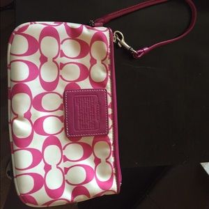 coach magenta wristlet! only used 3x