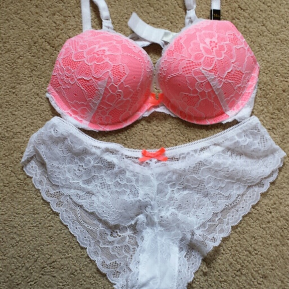 NWT PINK VS Bra & Matching Panty