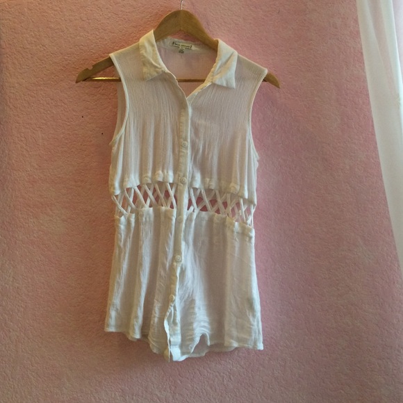 🍥Urban Outfitters top