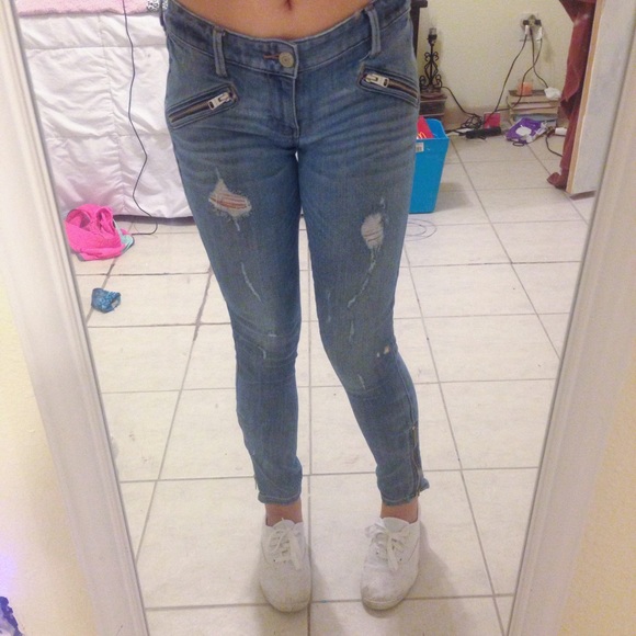 Express distressed women's skinny jeans!