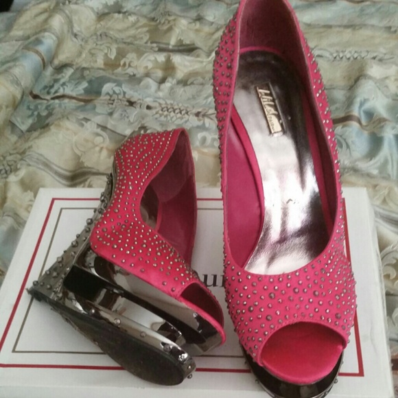 Shoe - Picture 2 of 2