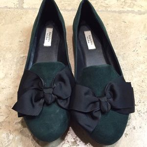Simply Vera Wang forrest green flats w/ black bow