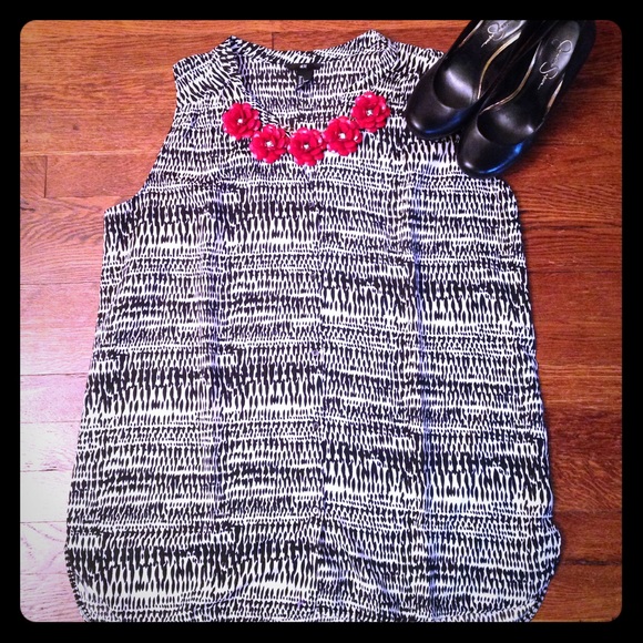 H&M Tops - Black and White Button Up Tank!!