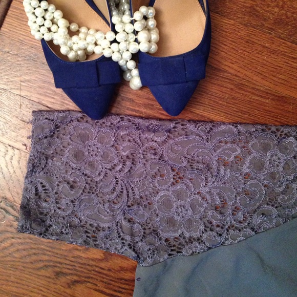 Gray Lace Sleeve Blouse - Picture 3 of 4