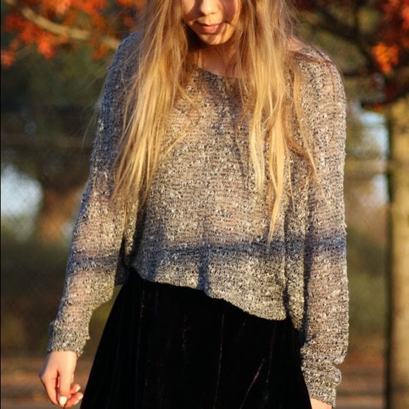 NEVER WORN URBAN OUTFITTERS CROPPED SWEATER