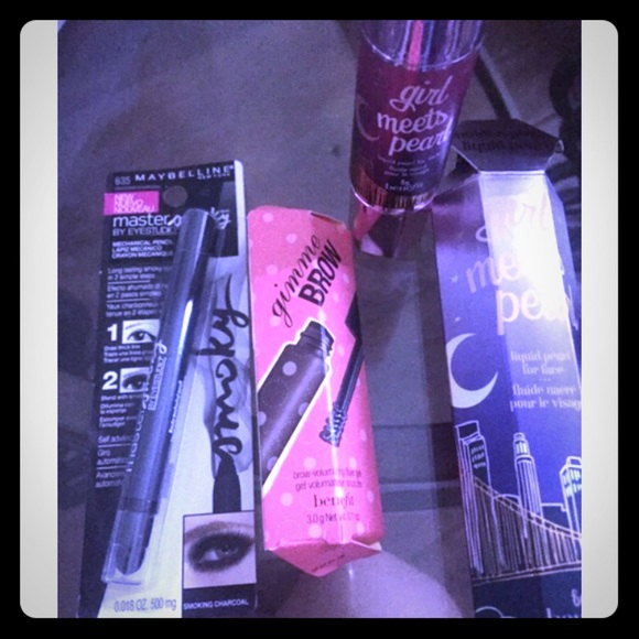 Makeup bundle💄 with free gift!