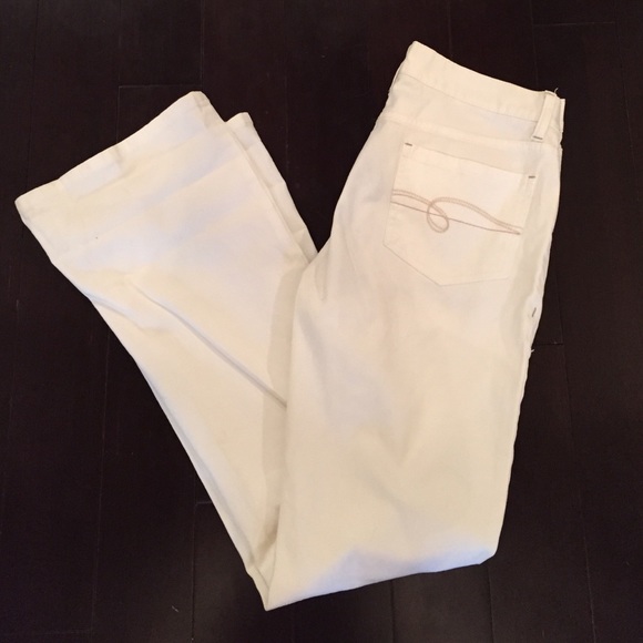 White denim jeans