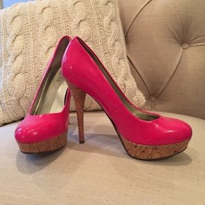 GUESS hot pink patent pumps