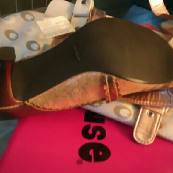 Shoes and purse Both for $10, Both are Brand New - Picture 3 of 4