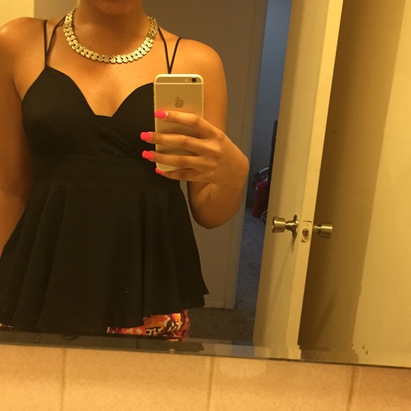 ❗️SOLD❗️Gorgeous EXPRESS Top! - Picture 4 of 4